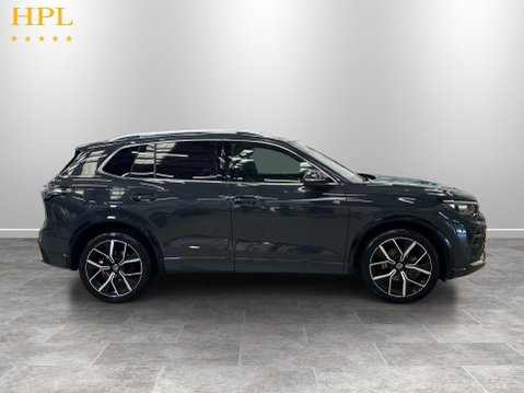Volkswagen Tiguan 1.5 eTSI MHEV R-Line SUV 5dr Petrol Hybrid DSG Euro 6 (s/s) (150 ps) 1 Owne 8