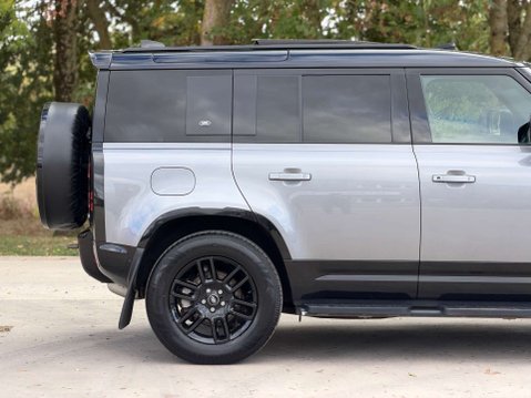 Land Rover Defender 3.0 Defender X-Dynamic SE D MHEV A 4WD 5dr 26