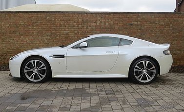 Aston Martin V12 Vantage 4