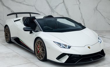 Lamborghini Huracan Spyder LP640-4 Performante 11