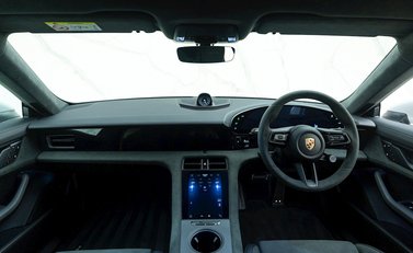 Porsche Taycan GTS Sport Turismo 16