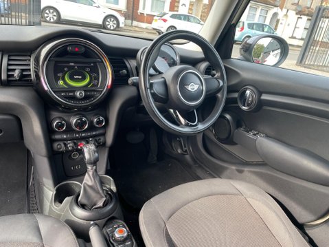 Mini Hatch 1.5 Cooper Auto Euro 6 (s/s) 5dr 17