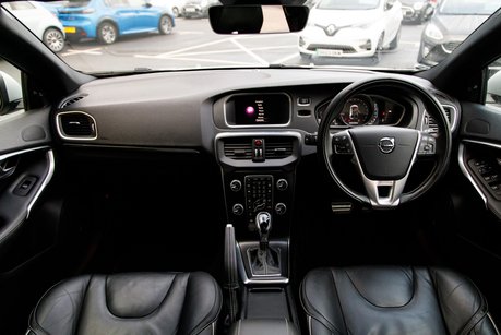 Volvo V40 T2 R-DESIGN EDITION