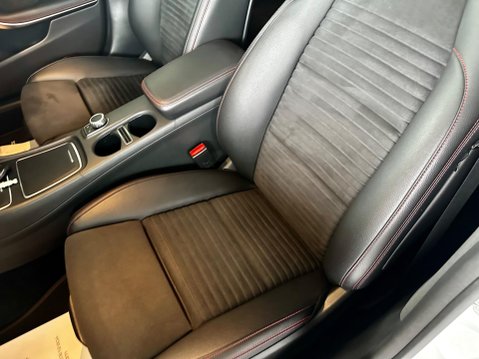 Mercedes-Benz CLA Class 1.6 CLA200 AMG Line Night Edition (Plus) Shooting Brake 7G-DCT Euro 6 (s/s) 31