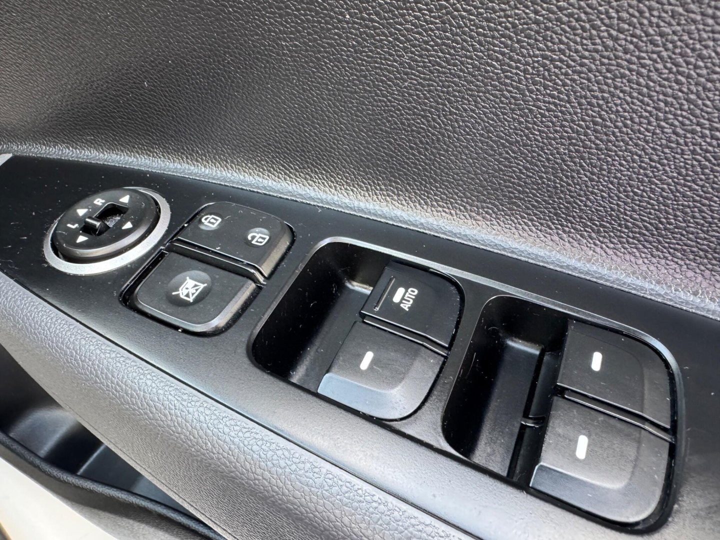 2017 Hyundai i10 — image 32