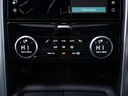 Land Rover Discovery 3.0 Discovery R-Dynamic SE D MHEV Auto 4WD 5dr 17