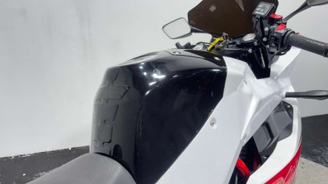 Hyosung GD 2016 ONLY 1K VERY CLEAN LIGHT WEIGHT SPORTS BIKE 250CC NEW MOT 17