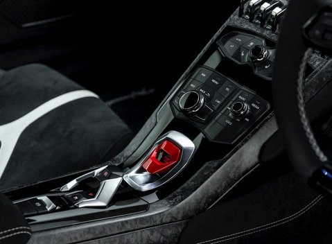 Lamborghini Huracan LP640-4 Performante 16