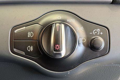 Audi A4 2.0 TFSI S line Estate 5dr Petrol S Tronic quattro Euro 5 (s/s) (211 ps) 31