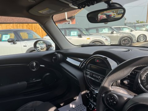 Mini Hatch 1.5 Cooper Euro 6 (s/s) 3dr 33