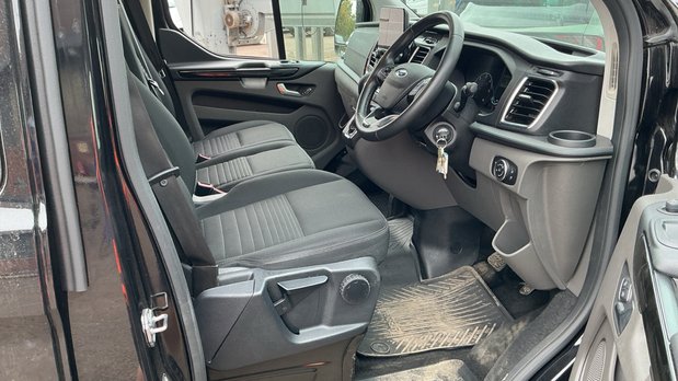Ford Transit Custom Crew Cab AUTO SWB L1H1 Low Roof Limited 320 Air Con Sensors Cam EURO 6 9