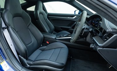 Porsche 911 Carrera 4S (992) 12