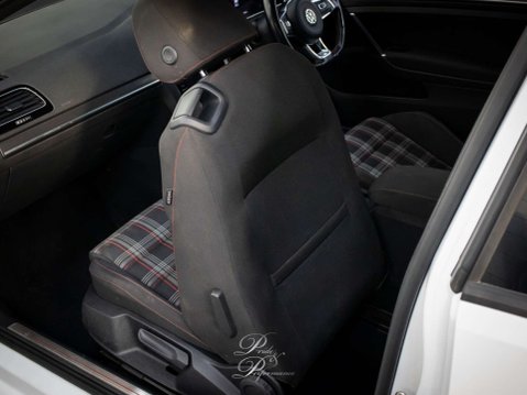 Volkswagen Golf 2.0 Golf GTi Performance TSi 3dr 19