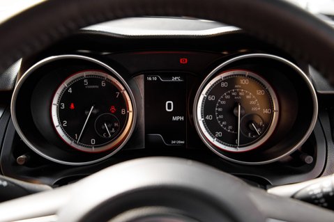 Suzuki Swift SZ5 DUALJET MHEV 11