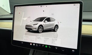 Tesla Model Y LONG RANGE AWD TOW BAR One Owner GROK AI Adaptive LEDs Pano Roof VAT Q 17
