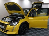 Peugeot e-208 GT PREMIUM 17