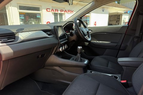 Renault Captur ICONIC TCE.. 3 MAIN DEALER SERVICES.. 1 PREVIOUS KEEPER.. STUNNING EXAMPLE 22