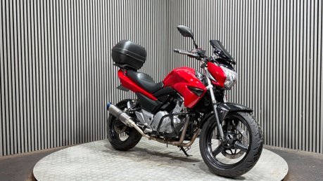 Suzuki Inazuma 250 Naked Petrol Manual (25 ps) 3