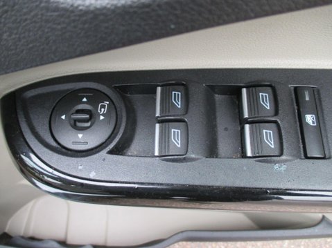 Ford B-Max 1.0T EcoBoost Titanium Navigator Euro 6 5dr 29