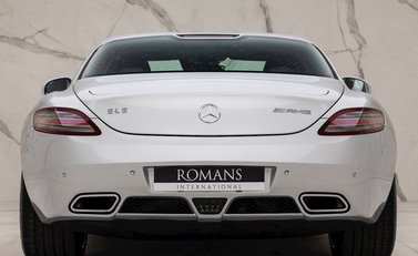 Mercedes-Benz SLS AMG 5