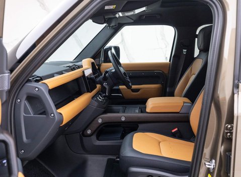 Land Rover Defender X 11