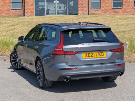 Volvo V60 2.0 V60 Momentum B4 MHEV Auto 5dr 8
