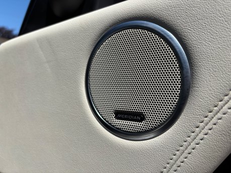 Land Rover Range Rover 3.0 D300 MHEV Westminster SUV 5dr Diesel Auto 4WD Euro 6 (s/s) (300 ps) 17