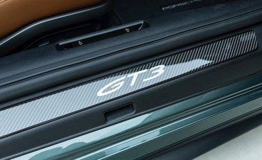 Porsche 911 (992) GT3 Touring 17