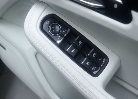 Porsche Macan 3.0 Macan S Semi-Auto 4WD 5dr 49