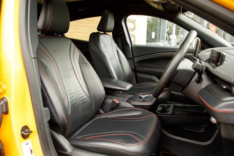 Ford Mustang Mach-E BASE 38