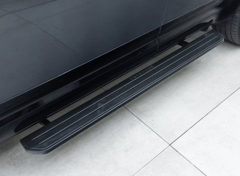 Land Rover Defender 110 V8 P525 36