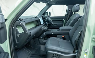 Land Rover Defender 110 D300 75TH LIMITED EDITION 15