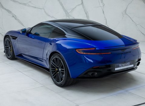 Aston Martin DB12 V8 12