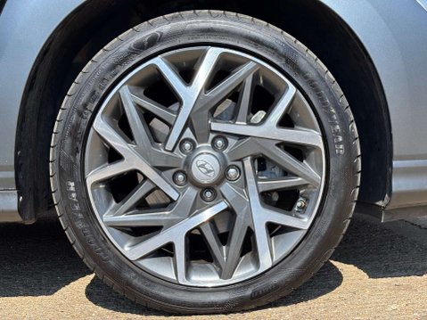 Hyundai KONA 1.6 Kona Premium GDi HEV Semi-Auto 5dr 34
