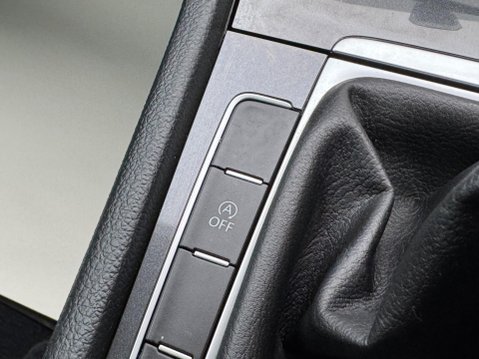 Volkswagen Golf 1.0 TSI BlueMotion Tech SE Nav Euro 6 (s/s) 5dr 25