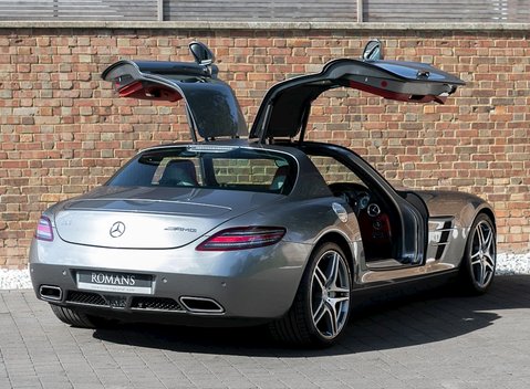 Mercedes-Benz SLS AMG 8