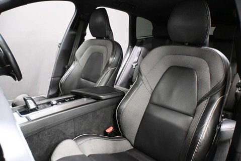 Volvo XC60 2.0 XC60 R-Design B4 MHEV AWD Auto 4WD 5dr 22