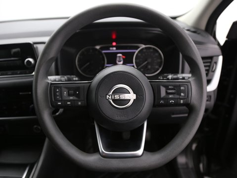 Nissan Qashqai 1.3 DIG-T MHEV Visia Euro 6 (s/s) 5dr 10