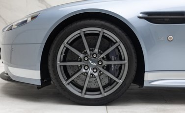 Aston Martin V12 Vantage S ROADSTER 40