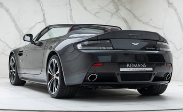 Aston Martin V12 Vantage ROADSTER 13