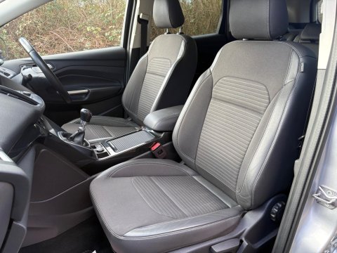 Ford Kuga TITANIUM TDCI 17