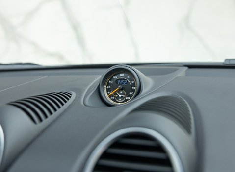 Porsche Cayman GT4 (718) 21