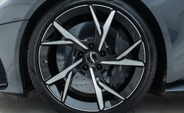 Aston Martin DBS Superleggera 28