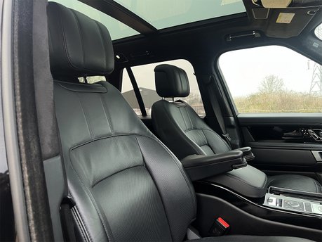 Land Rover Range Rover WESTMINSTER BLACK MHEV 47