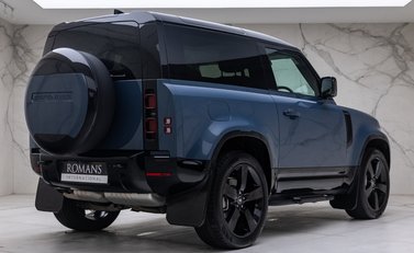 Land Rover Defender 90 D300 X-DYNAMIC HSE 6