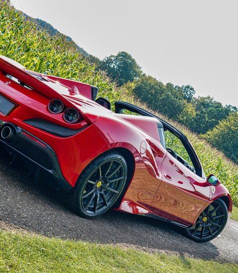 Ferrari F8 SPIDER 1