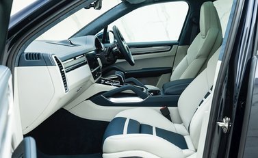 Porsche Cayenne Turbo S E-Hybrid 15