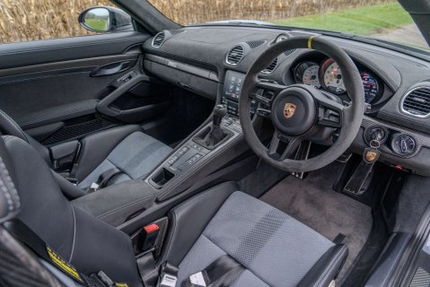 Porsche 718 GT4 RS 10