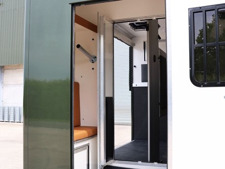 The New Shape Renault master proves perfect for style and comfort 3.5 or 4.5 manual or automatic options available from Seeker  7