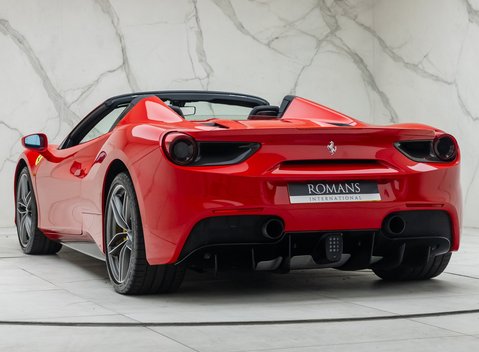Ferrari 488 SPIDER 13